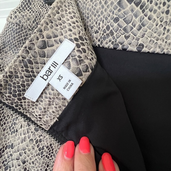 Stylish Snake Print Skirt with Metal Accents - Picture 3 of 3